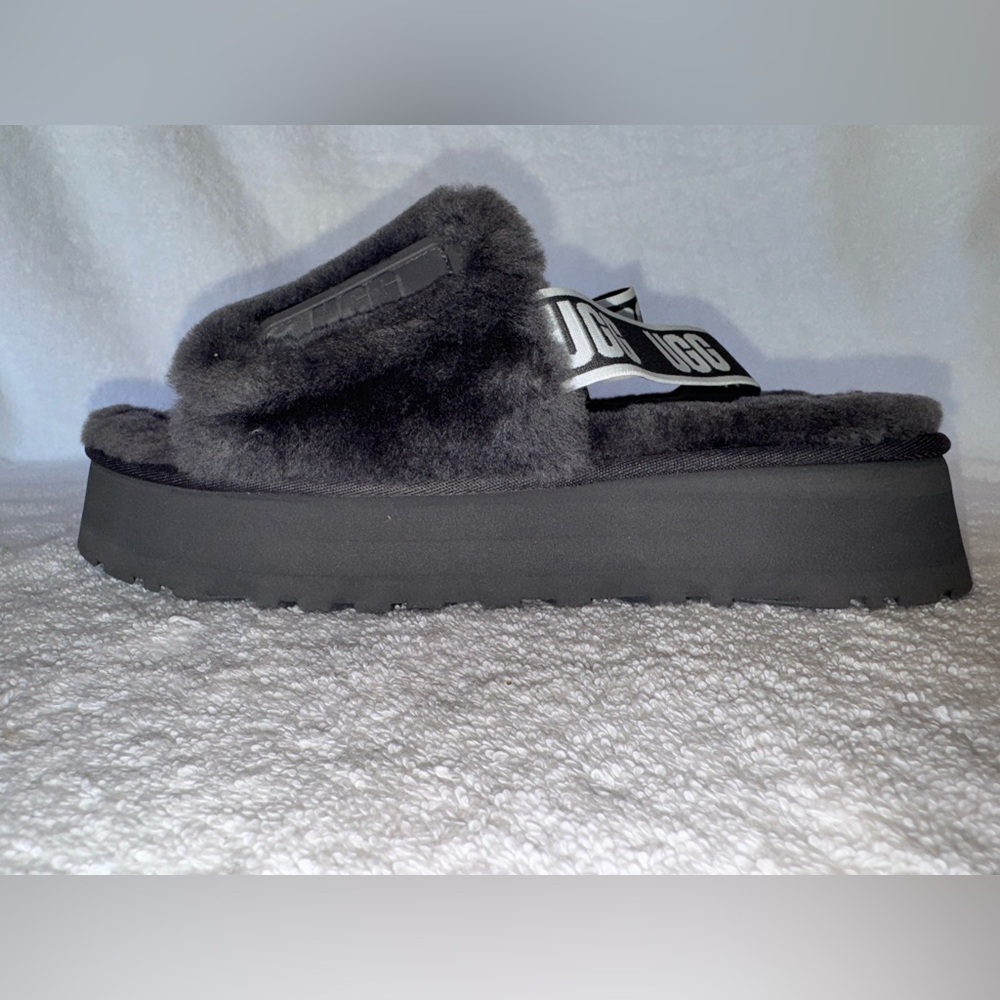 NWOT UGG Disco Slide Sandals Sheepskin Dark Grey Color Slipper - Picture 5 of 10